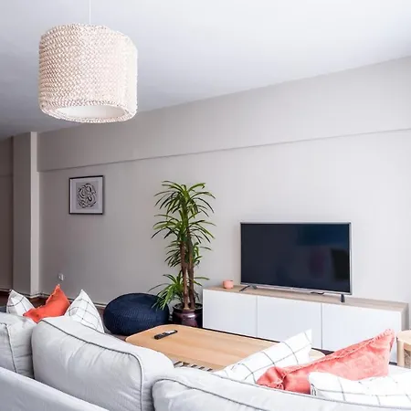 Centrally Locat Apartament