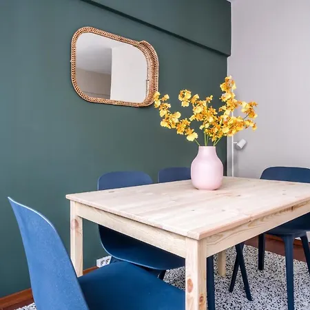 Centrally Locat Apartament