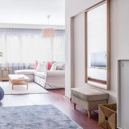 Centrally Locat Apartament