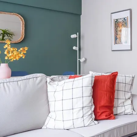 Centrally Locat Apartament