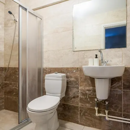 Apartament Centrally Locat *