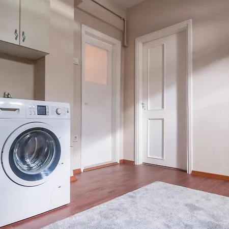 Centrally Locat アパート *